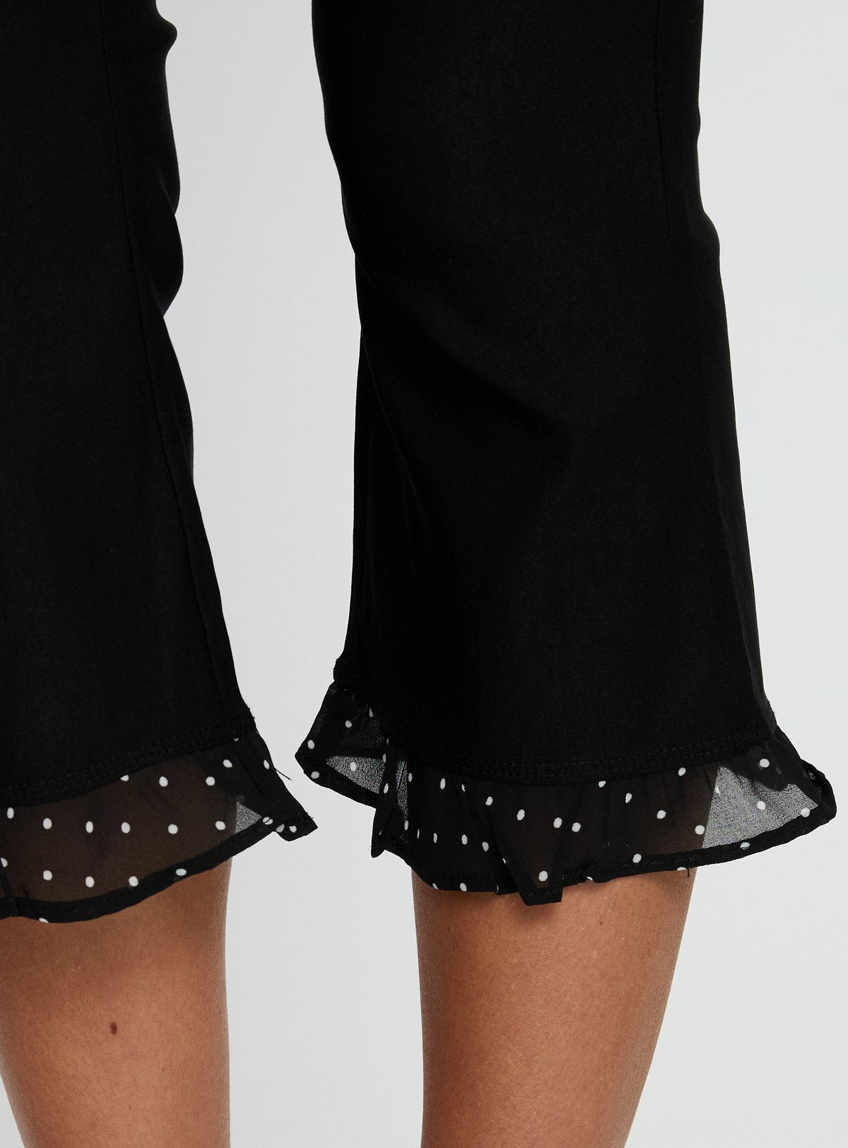 Darsie Frill Capri Black Polka Dot